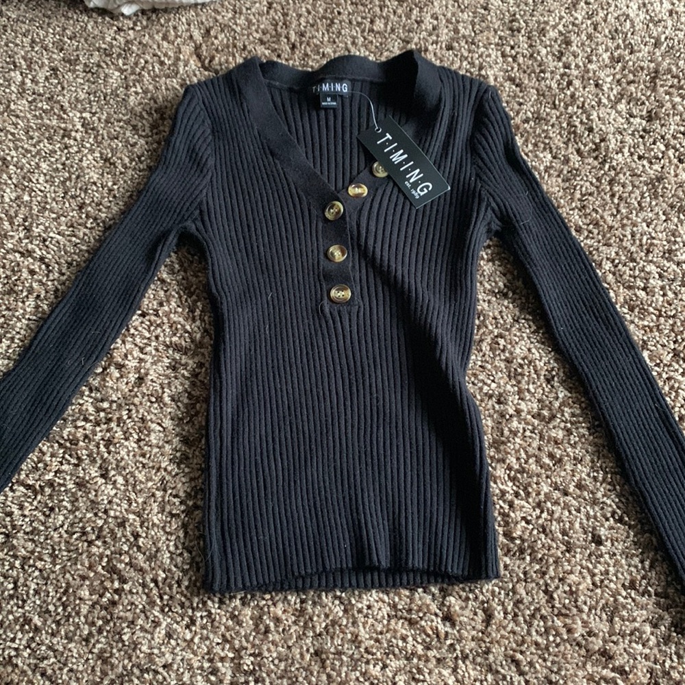 Size medium timing sweater with 3 buttons